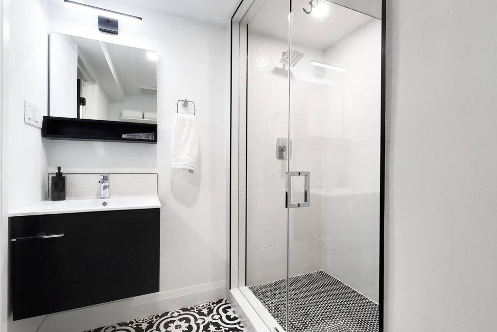 Renovated Guest Suite Near The Lake & High Park In Toronto! Zewnętrze zdjęcie