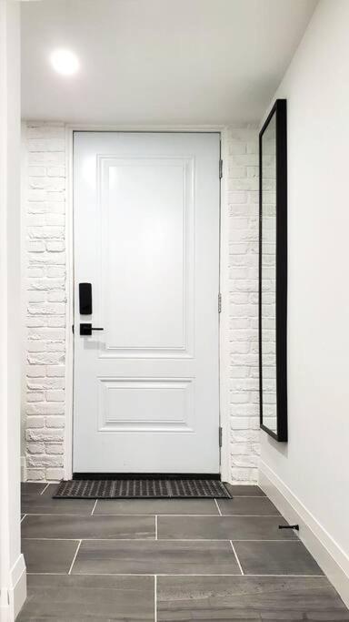 Renovated Guest Suite Near The Lake & High Park In Toronto! Zewnętrze zdjęcie